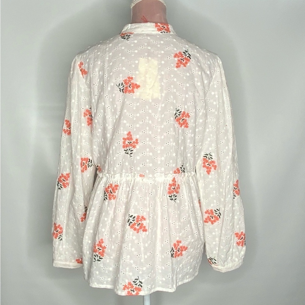 Solitairy gorgeous eyelet embroidered top. - Picture 9 of 11